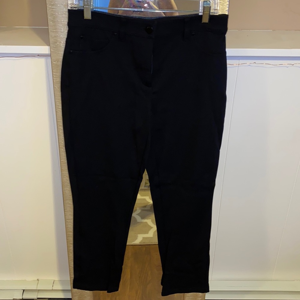 Chico's Women's So Slimming Black Crop Pants size 00